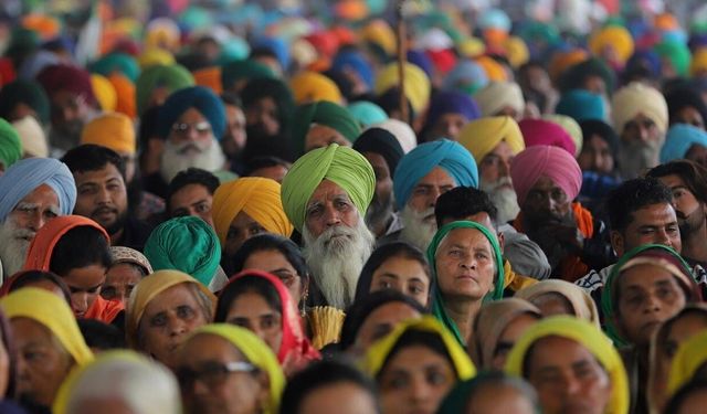 Hindistan tarihinde bir ilk: Doğum oranları geriledi