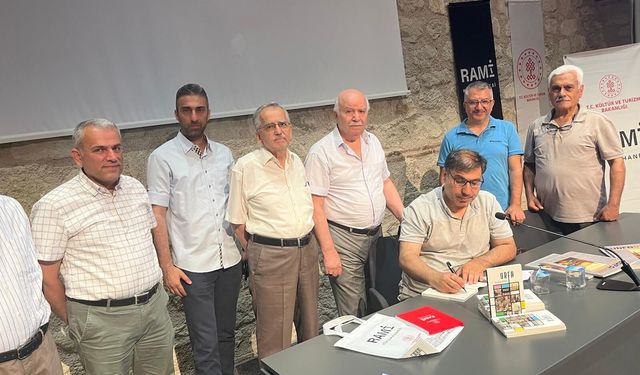 Eyyüp Azlal Rami Kütüphanesi’nde Okurlarıyla Bir Araya Geldi