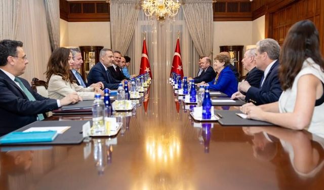 Bakan Fidan ABD'li senatörleri kabul etti