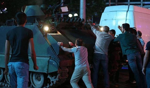 15 Temmuz darbe girişiminin kronolojisi: Saat saat yaşananlar