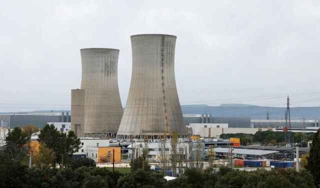 Fransa'da 3 nükleer reaktörün faaliyeti askıya alındı