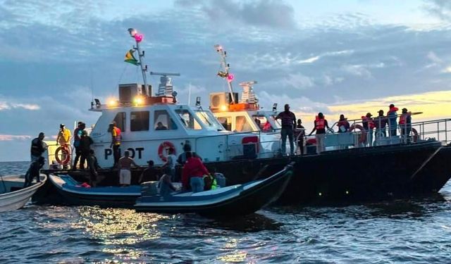 116 yolcuyu taşıyan feribot alabora oldu