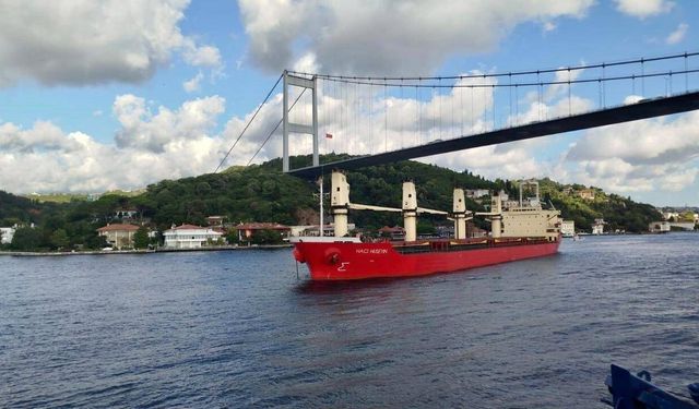 İstanbul Boğazı'nda gemi trafiği askıya alındı