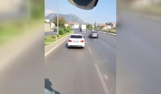 Alanya'da itfaiye aracına yol vermeyen sürücüye 46 bin lira ceza