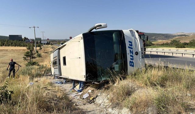 Eskişehir'de yolcu otobüsü devrildi: 24 yaralı