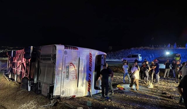 Kırıkkale'de otobüs devrildi: 29 kişi yaralandı