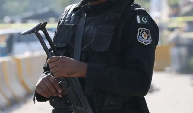 Pakistan'da katliam gibi kaza: Otobüs uçuruma uçtu, 40 ölü