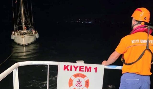 Bozcaada açıklarında arızalanan tekne kurtarıldı