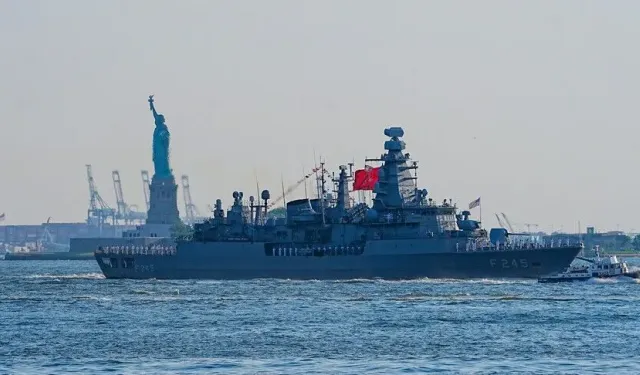 TCG Oruçreis New York’ta Türkiye'yi temsil etti