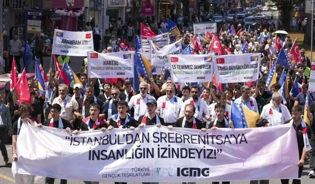 Liseliler Srebrenitsa Soykırımı için Bosna Hersek'te
