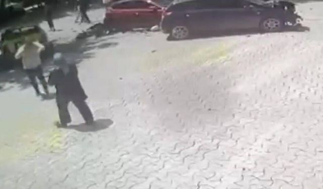 Anne ile kızına 112 kilometre hızla çarpmış