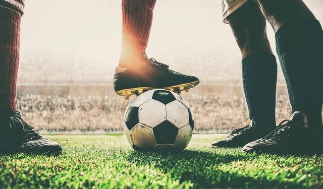 Sahaya yıldırım düşmesi sonucu bir futbolcu yaşamını yitirdi