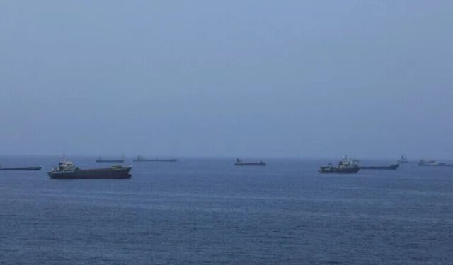 Hürmüz'de gerilim tırmanıyor: Üç petrol tankeri mayına çarptı