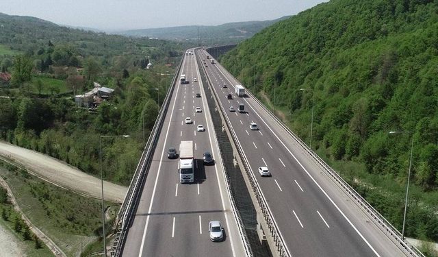 Sıcak havada uzun yola çıkacaklara hayati tavsiyeler
