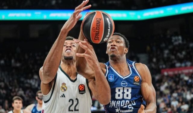 Anadolu Efes, Real Madrid'i parkeden sildi