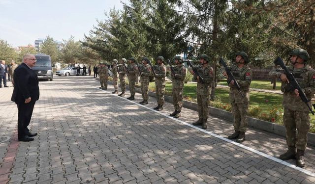 Bakan Güler, Kars'ta ziyaretlerde bulundu
