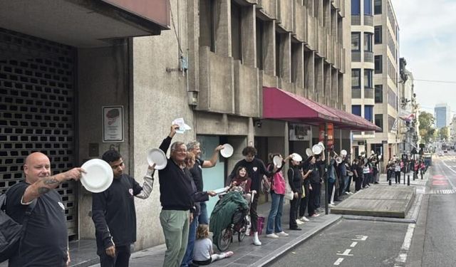 Belçika'da gıda krizi boş tabaklarla protesto edildi