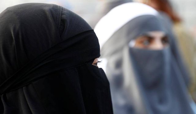 İspanya'nın Lleida kentindeki kamuya açık alanlarda burka ve nikap yasağı getirildi