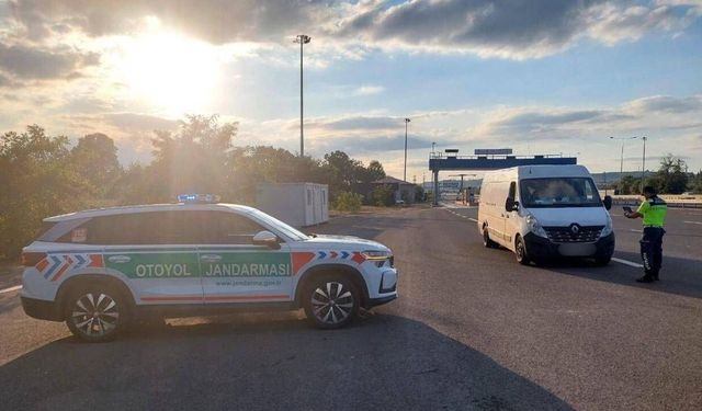 Sakarya'da 2,2 ton midye ve 156 küçükbaş hayvana el konuldu