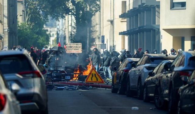Paris'te öğrenci eylemi yasaklandı