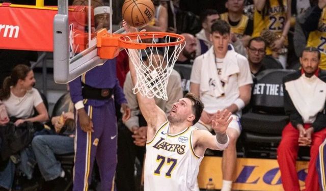 Lakers 3'te 3 yaptı: Luka Doncic'ten 52 sayılık şov!
