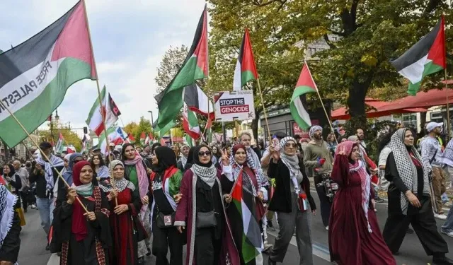 Berlin'de savaşa karşı gösteri