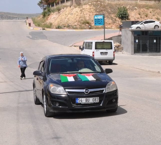 Mardinli hayırsever arabasını Filistin için bağışladı