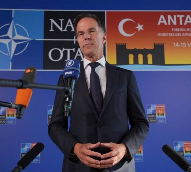 Rutte'den Türk savunma sanayine övgü dolu sözler