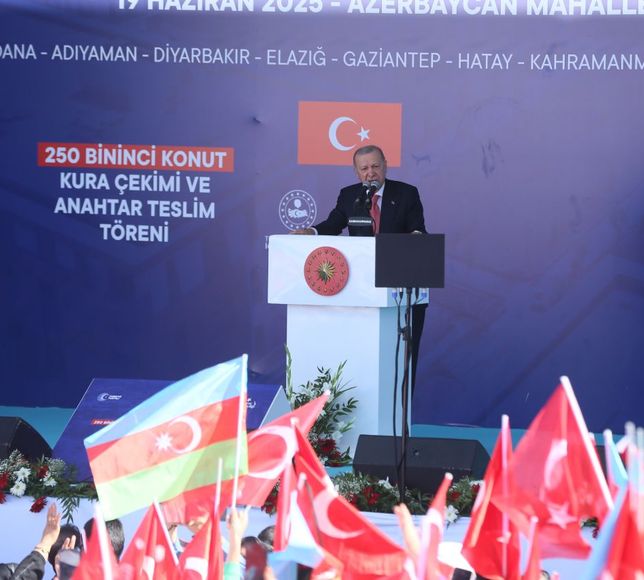 Hükümet bu enkazın altından kalkamaz diyenlere yanıt: 250 bin konut teslim edildi
