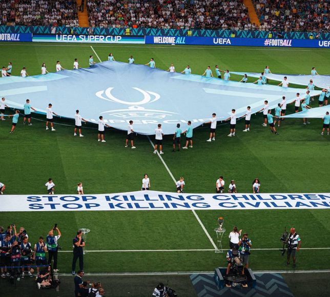 UEFA'dan maç öncesi pankart: 'Çocukları ve sivilleri öldürmeyi durdurun'
