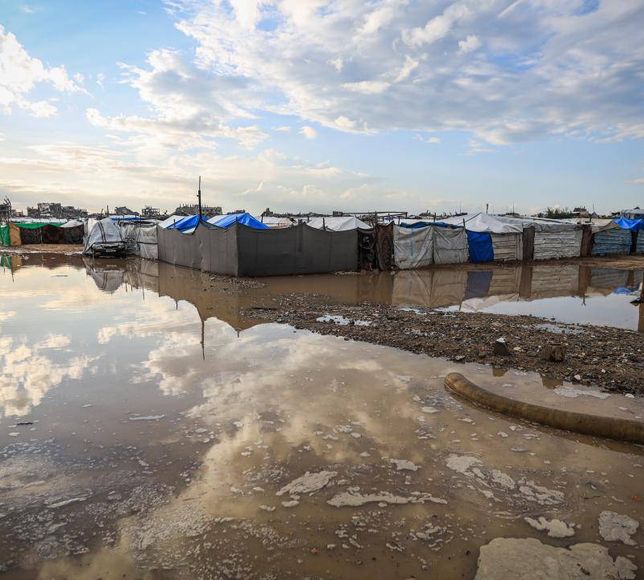 Gazze'de yüzlerce çadır su altında kaldı