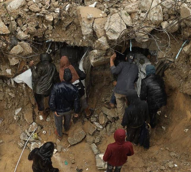 Gazze'yi şiddetli fırtına vurdu: 27 bin ailenin çadırı yıkıldı