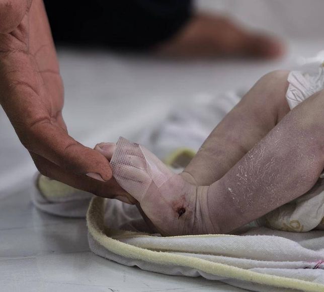 Gazze'de bir aylık bebek donarak vefat etti