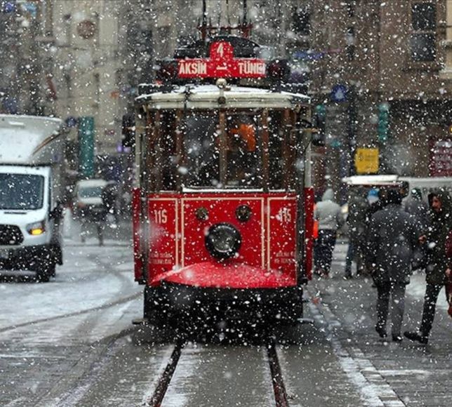 AKOM saat verdi: İstanbul'a kar geliyor