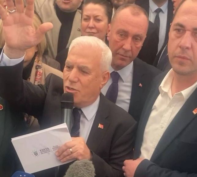 Bursa Belediye Başkanı Bozbey’e yumruklu saldırı