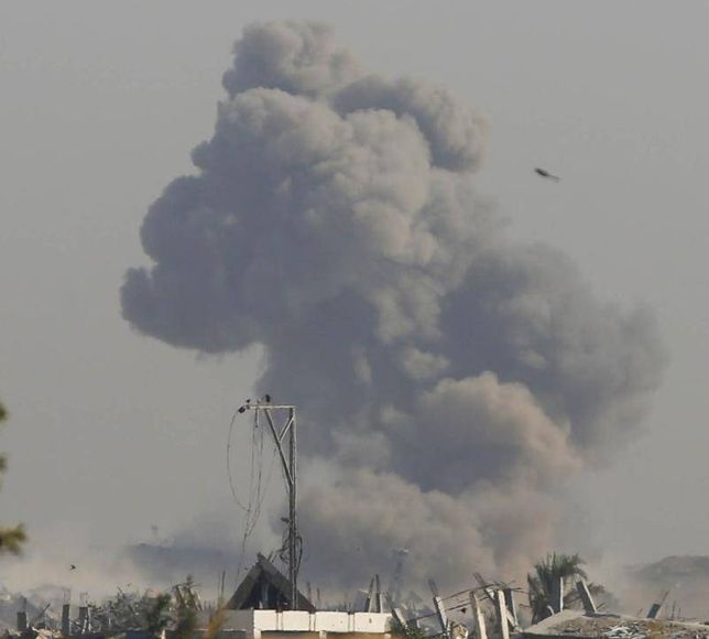 Soykırımcı İsrail Gazze'de hava ve kara saldırılarını sürdürüyor