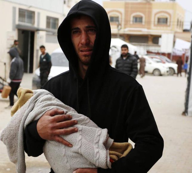 Gazze'de insanlık donuyor: 10 çocuk soğuktan can verdi