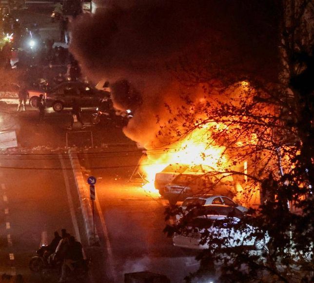 İran'daki olaylarda ölenlerin sayısı giderek yükseliyor!