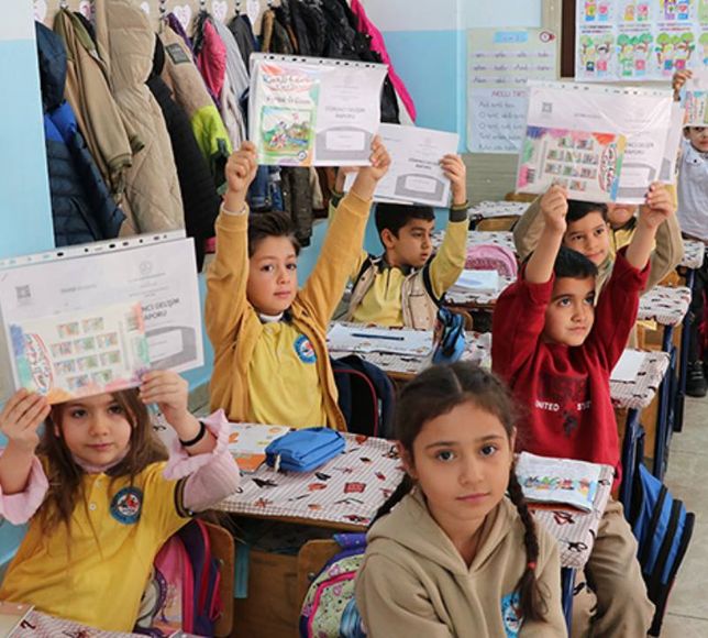 Okullarda karne heyecanı! Milyonlarca öğrenci için tatil başlıyor