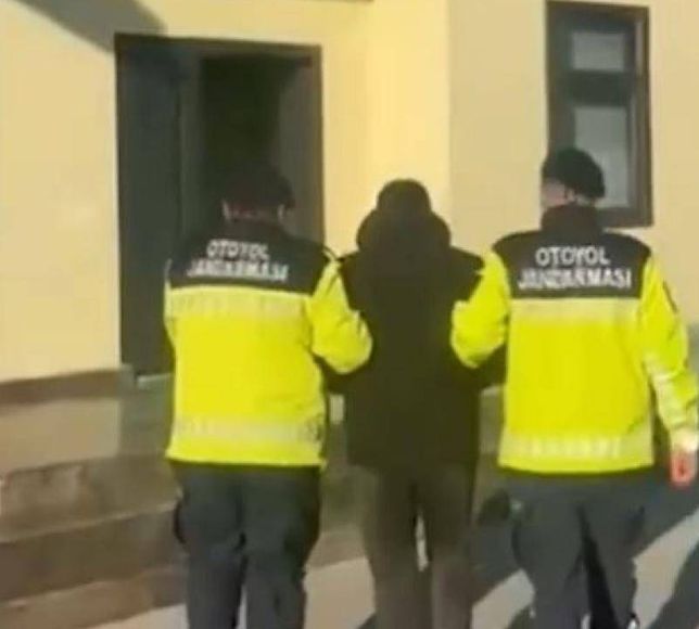 Otoyolda yarış yapan sürücüler yakalandı