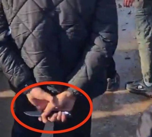 Suriye sınırında provokasyon! PKK destekçisi bıçakla askerlere yaklaştı