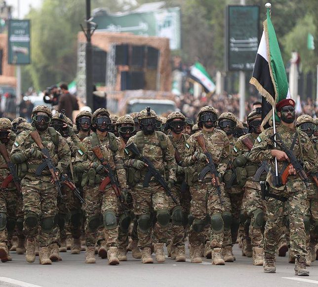 Suriye'de 42 YPG'li terörist teslim oldu!