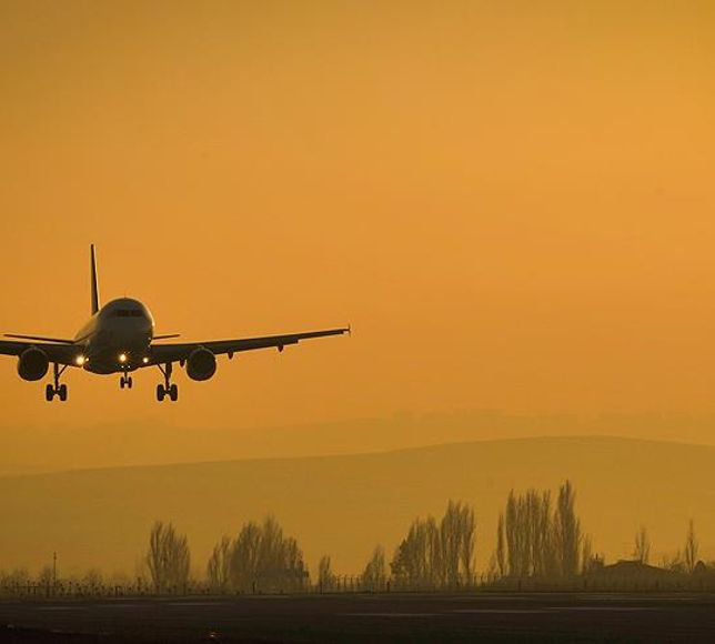 Kolombiya'da yolcu uçağı radardan kayboldu