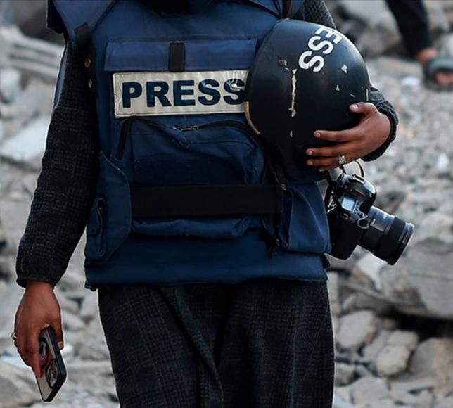 İşgalci İsrail Filistinli bir gazeteciyi gözaltına aldı