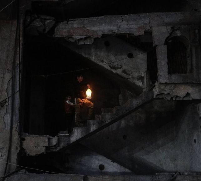 Gazze’de çocuklar Ramazan’ı enkazlar arasında karşılıyor