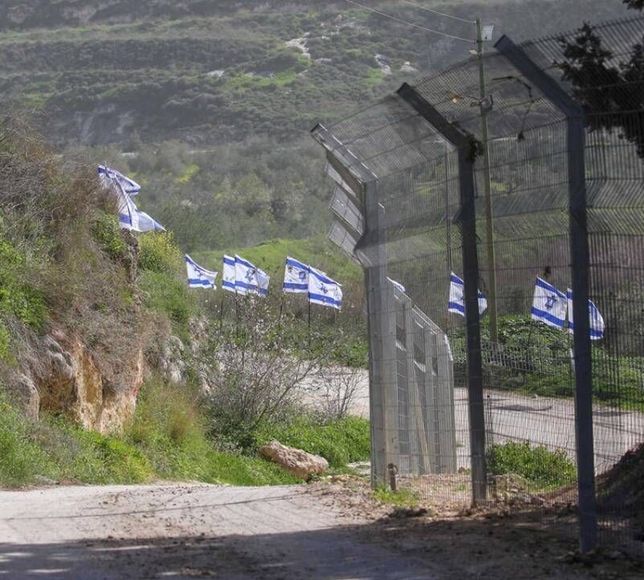 Tarihi alanda provokasyon! İşgalciler İsrail bayrakları astı