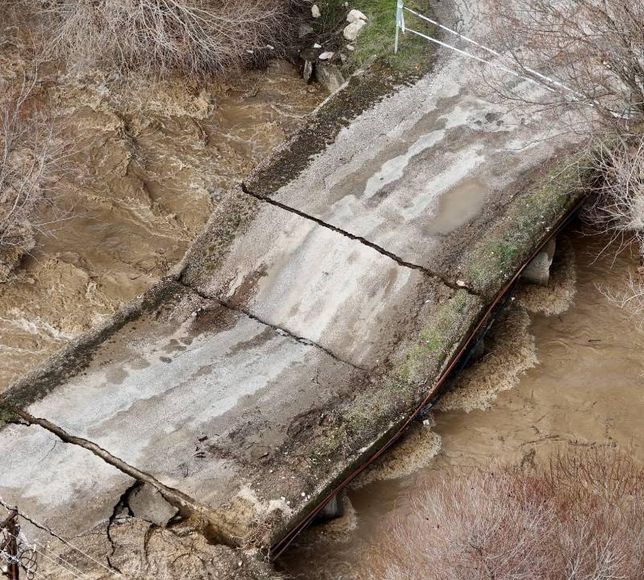 Muğla'da köprü çöktü