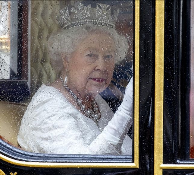 Kraliçe Elizabeth’den Epstein mağduruna sus payı!