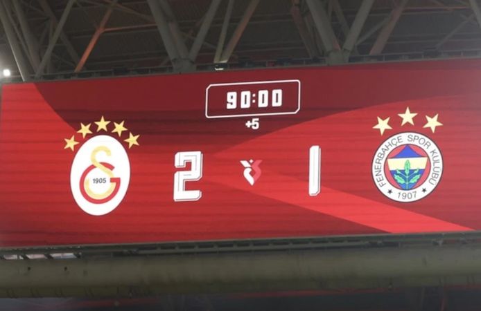Galatasaray'a Fenerbahçe'nin üç yıldızlı logosundan ceza