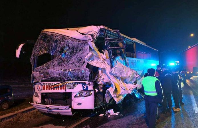 Edirne'de tur otobüsüyle tır çarpıştı: 10 kişi yaralandı